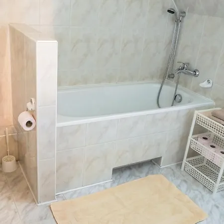 Dworek Osiecki לינה וארוחת בוקר 3*