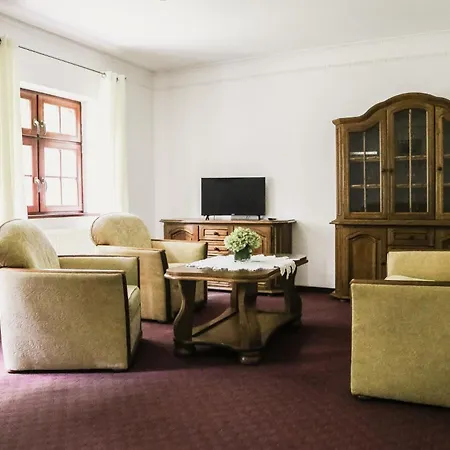 לינה וארוחת בוקר Dworek Osiecki 3*