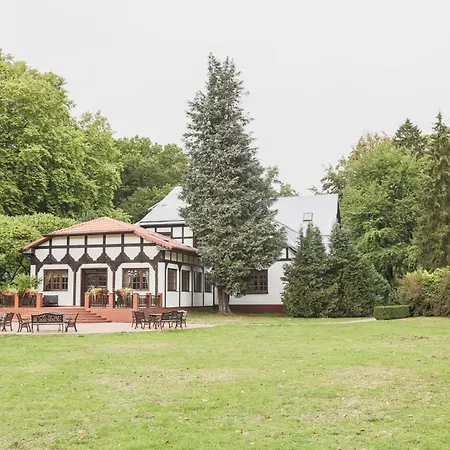 Dworek Osiecki Bed and breakfast 3*