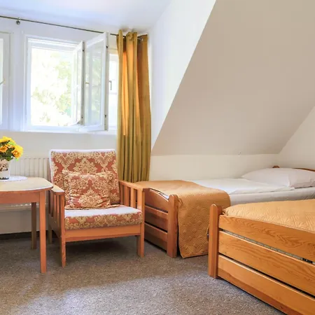 Dworek Osiecki לינה וארוחת בוקר 3*