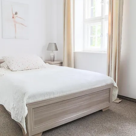 Bed and breakfast Dworek Osiecki 3*